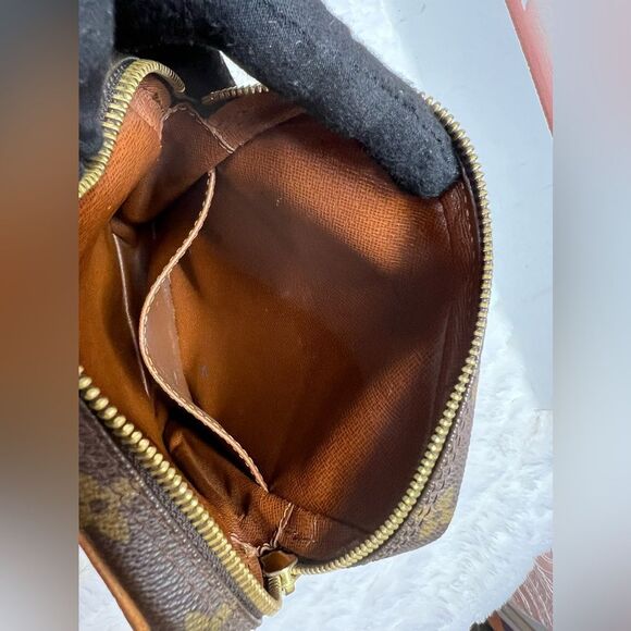 LOUIS VUITTON-SL0050 Danube Monogram Canvas Crossbody - Picture 12 of 15